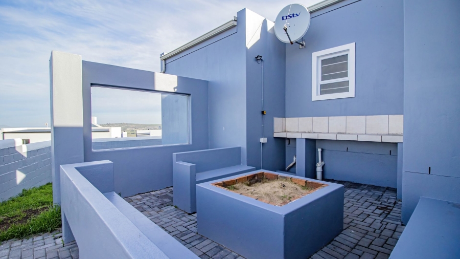 4 Bedroom Property for Sale in Hoogland Western Cape